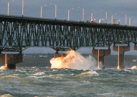 Huge waves striking th Mackinac Bridge