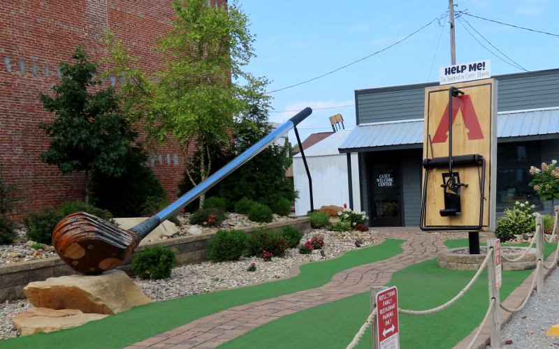 Worlds Largest putter and large mousetrap - Casey, Illinois