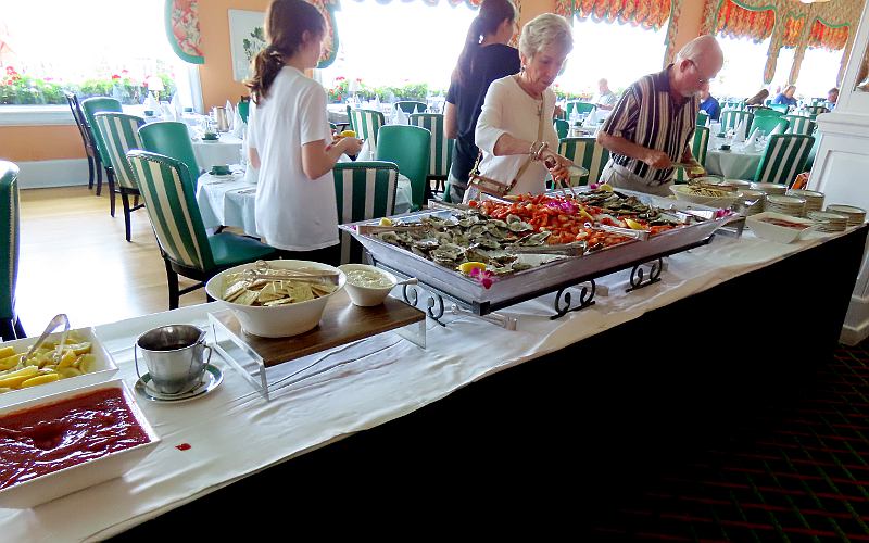 Cold shellfish table at Grand Hotel buffet