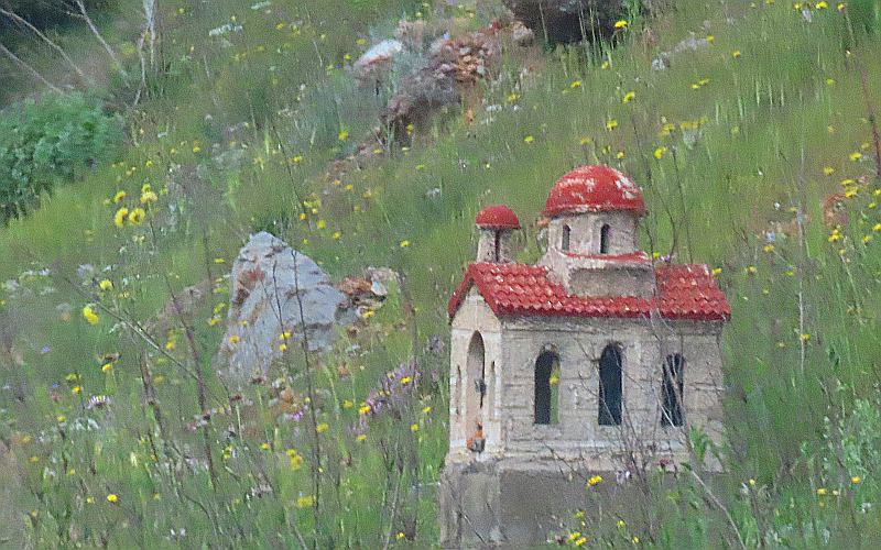 Kandylakia or eikonostasia