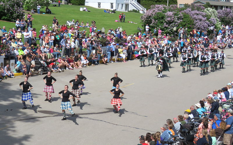 Glen Erin Pipe Band in Lilac Fstival Parade