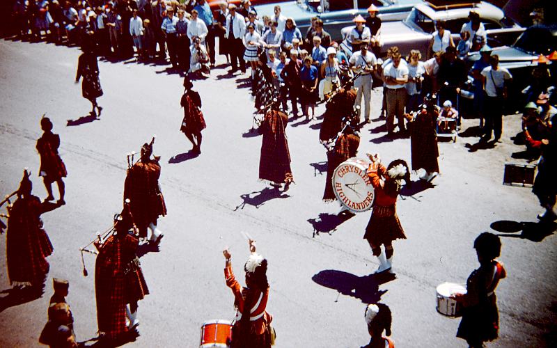 Chrysler Highlanders in Mackinac Bridge dedication parade