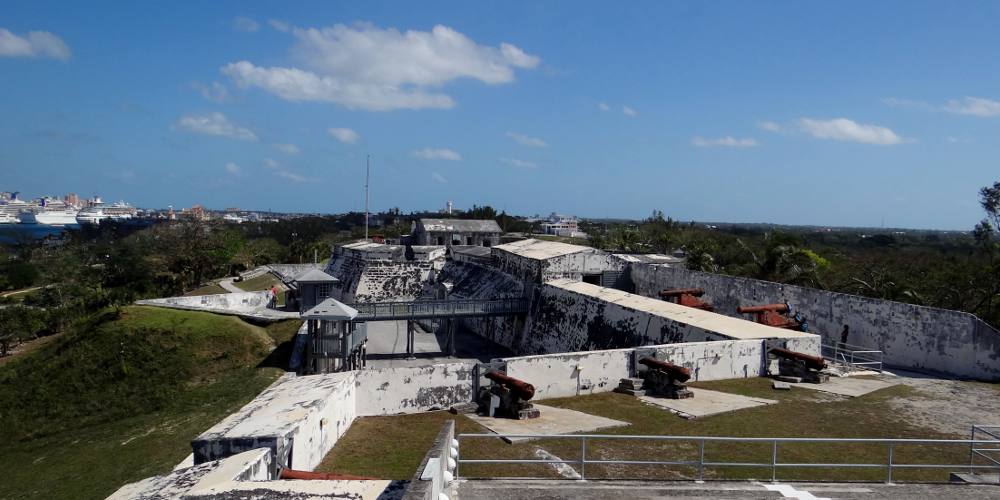 Fort Charlotte and cruise ships