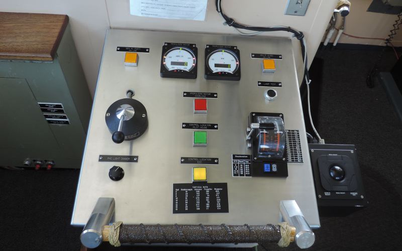 auxiliary controls on the Cutter Biscayne Bay