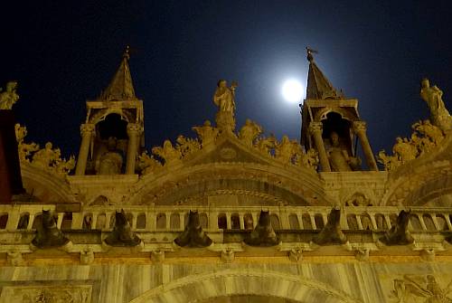 Basilica di San Marco by moonlight