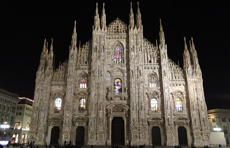 Duomo di Milano at night