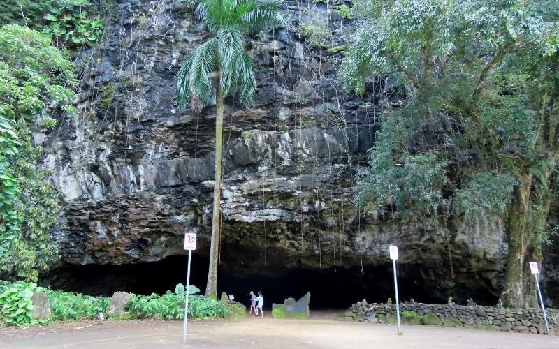 Maniniholo Dry Cave - Kauai