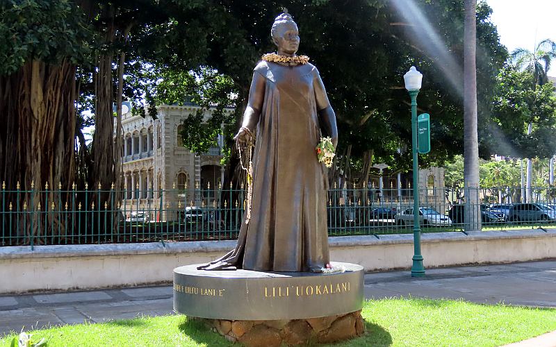 Queen Liliuokalani Statue