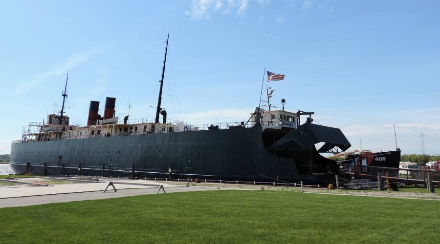 SS City of Milwaukee and USCGC Acadia