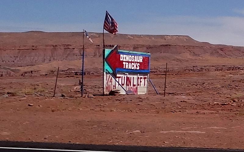 Tuba City dinosaur tracks sign